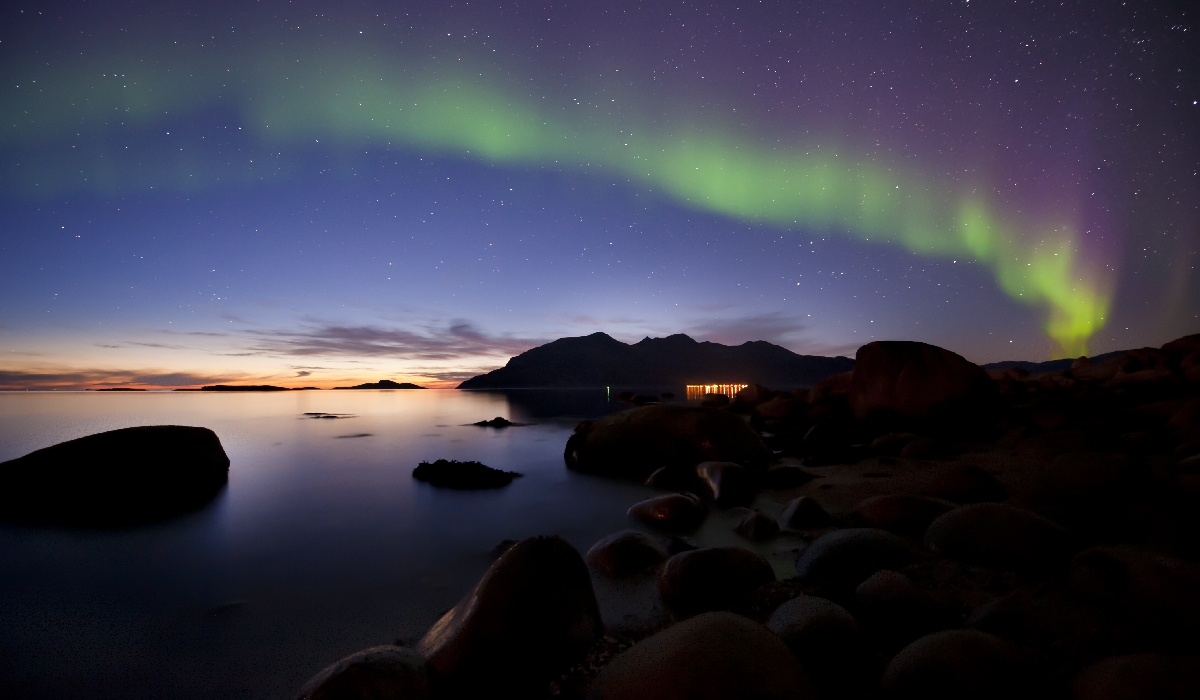 Magie des aurores boréales dans le ciel norvégien
