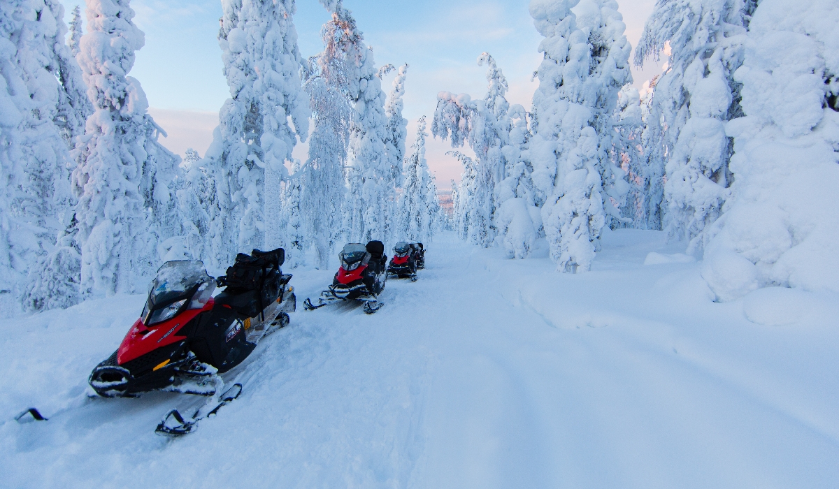 Raid motoneige de plusieurs jours en Laponie finlandaise