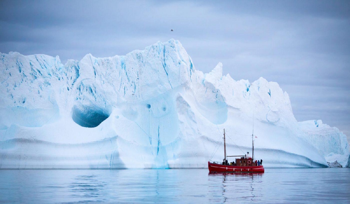 Croisière à la rencontre des gigantesques iceberg près d'Ilulissat, Groenland